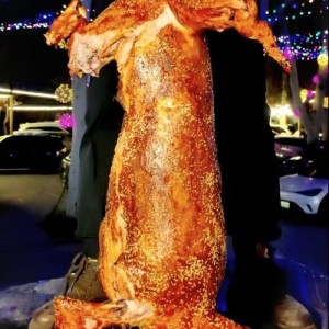 烤全羊——阿克苏馕坑烤全羊的烟火风味