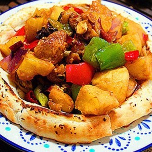 馕包肉：面肉合一的碳水狂欢